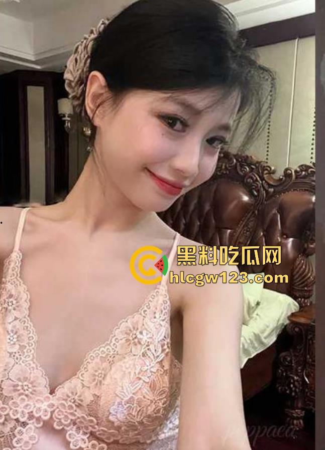 海角乱伦大神 和小嫂子的春天 又出新作！骚货戴肛塞被操双洞齐开 舔屌乳交花式榨精！-2