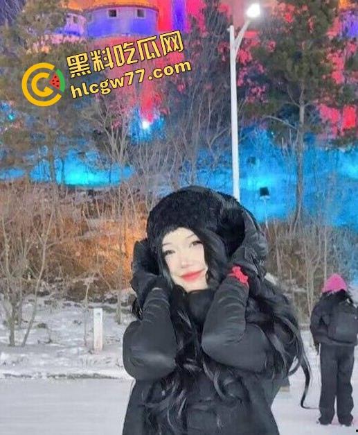 赣州00后【刘飞羽】裸贷爆料，高颜值女神私密撩姿大曝光，黑美甲让人看了都想舔！-3