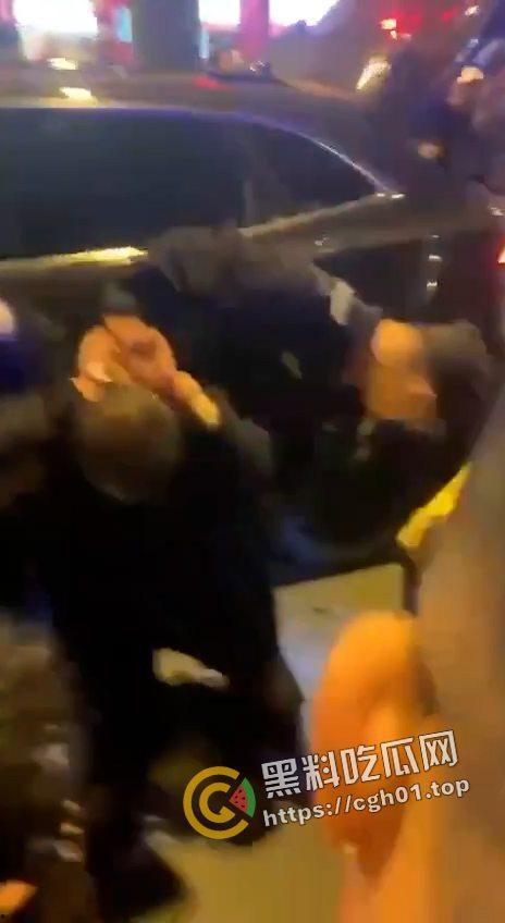 北京二环宽街路口兰博基尼连环撞人 死伤数十人 微博相关报道被封禁 男子疑似高官子弟 现场视频曝光-5