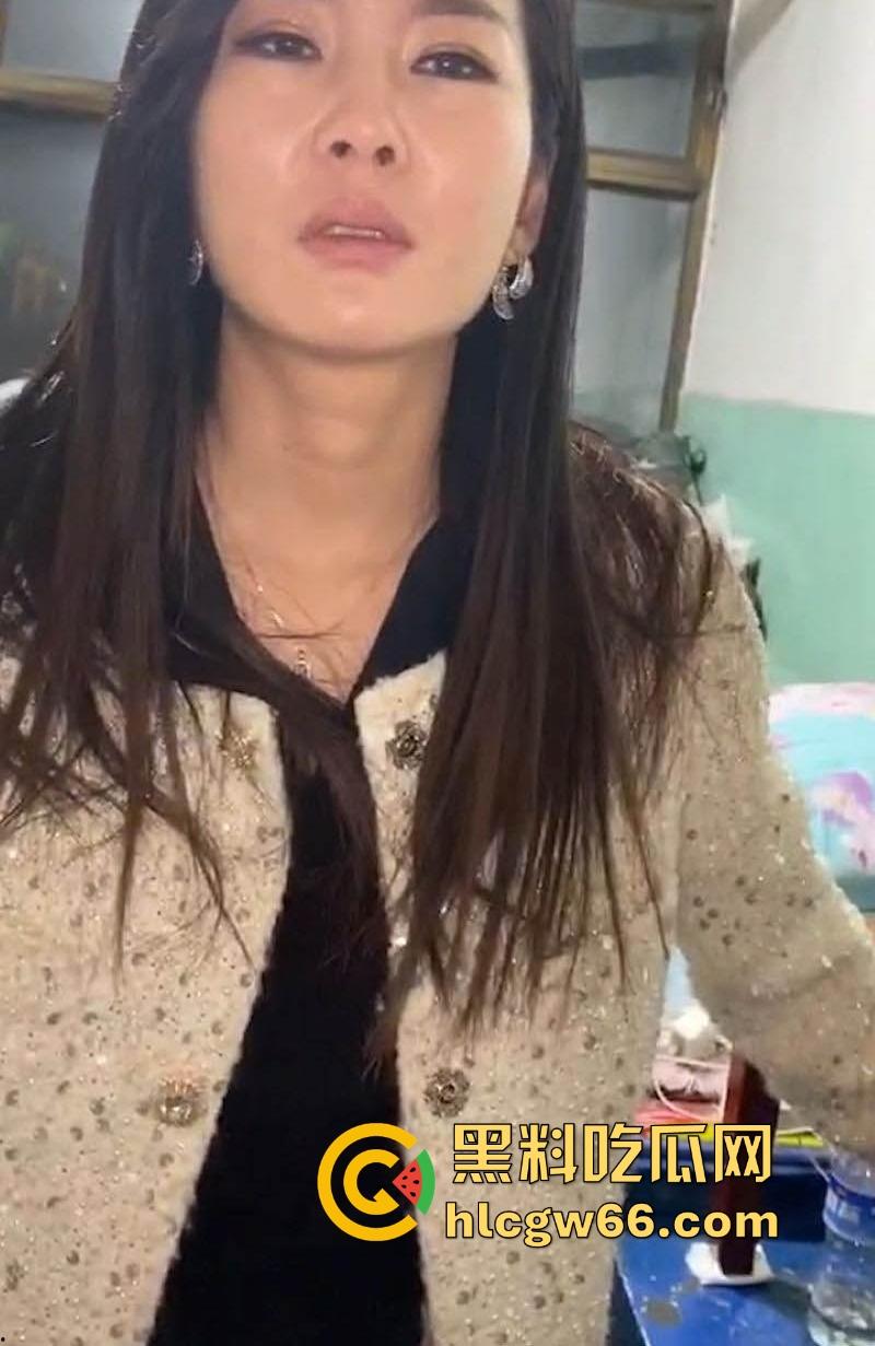 两女PK惩罚被主人把嘴缝在一起 过程居然毫无反抗 钢针刺进嘴巴看着都痛 不说还以为是缅北园区新惩罚呢-2