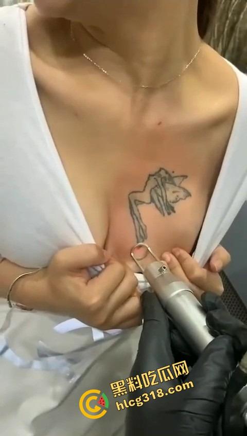 纹的时候笑得像疯子，洗的时候哭得像狗，精神小妹胸口洗纹身，找到接盘侠就开始洗过往了？-7