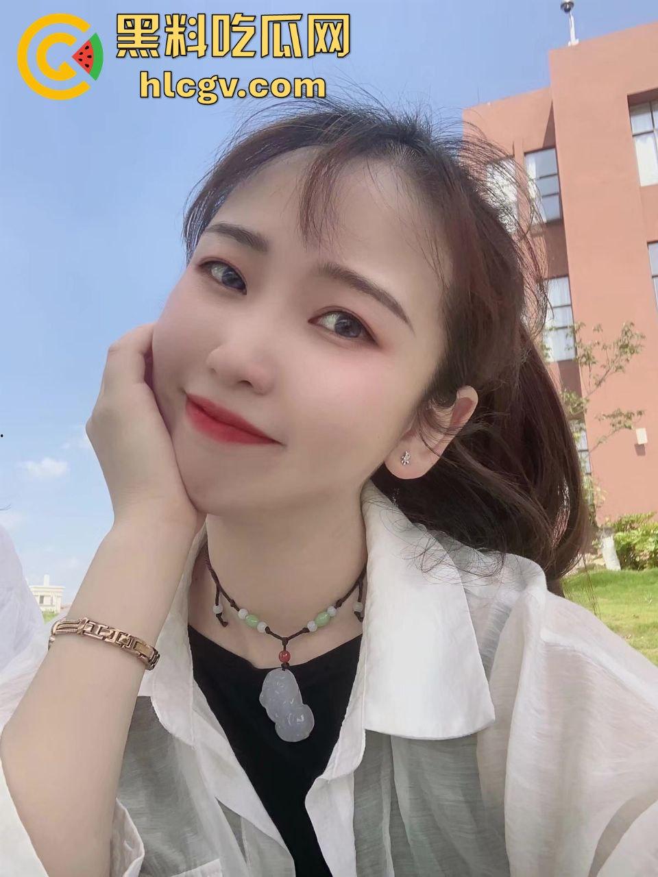 山东大学【刘温璐】疑似被偷拍不雅视频流出！长相清纯却放得开，骚劲十足让人瞠目结舌！-3