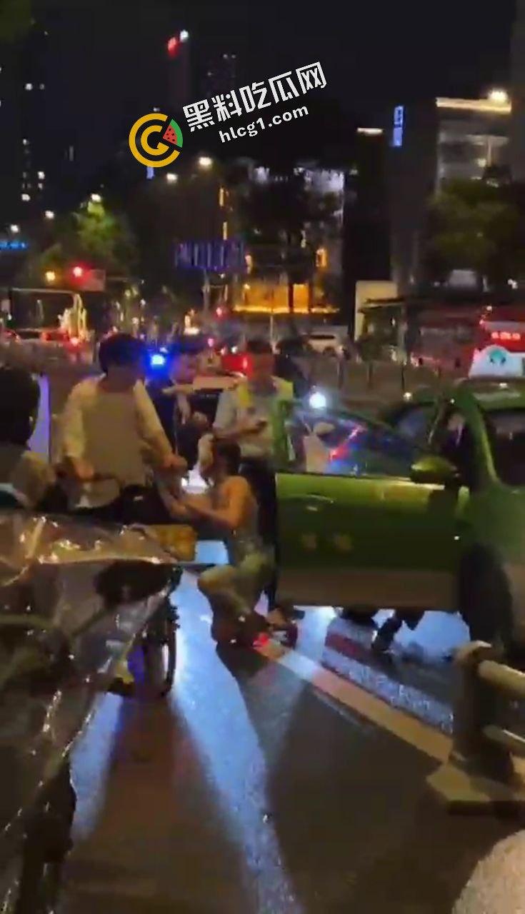 成都春熙路小仙女 因出租车司机乱收费与其发生争执 上车一分钟9块钱 扬言被殴打谩骂 最后报警处理-2