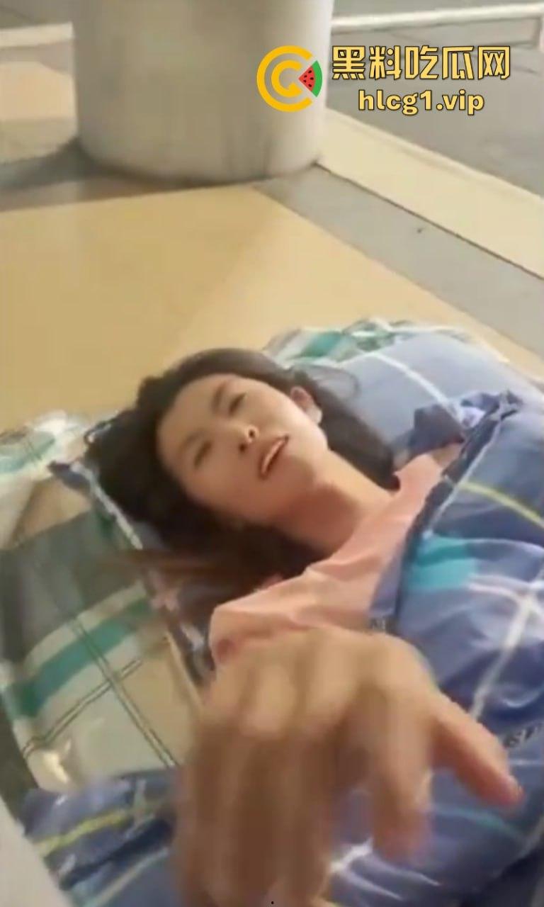 三和女大神差点没有饿死在深圳！博主“涛哥”采访了一位露宿街头的女大神！-7