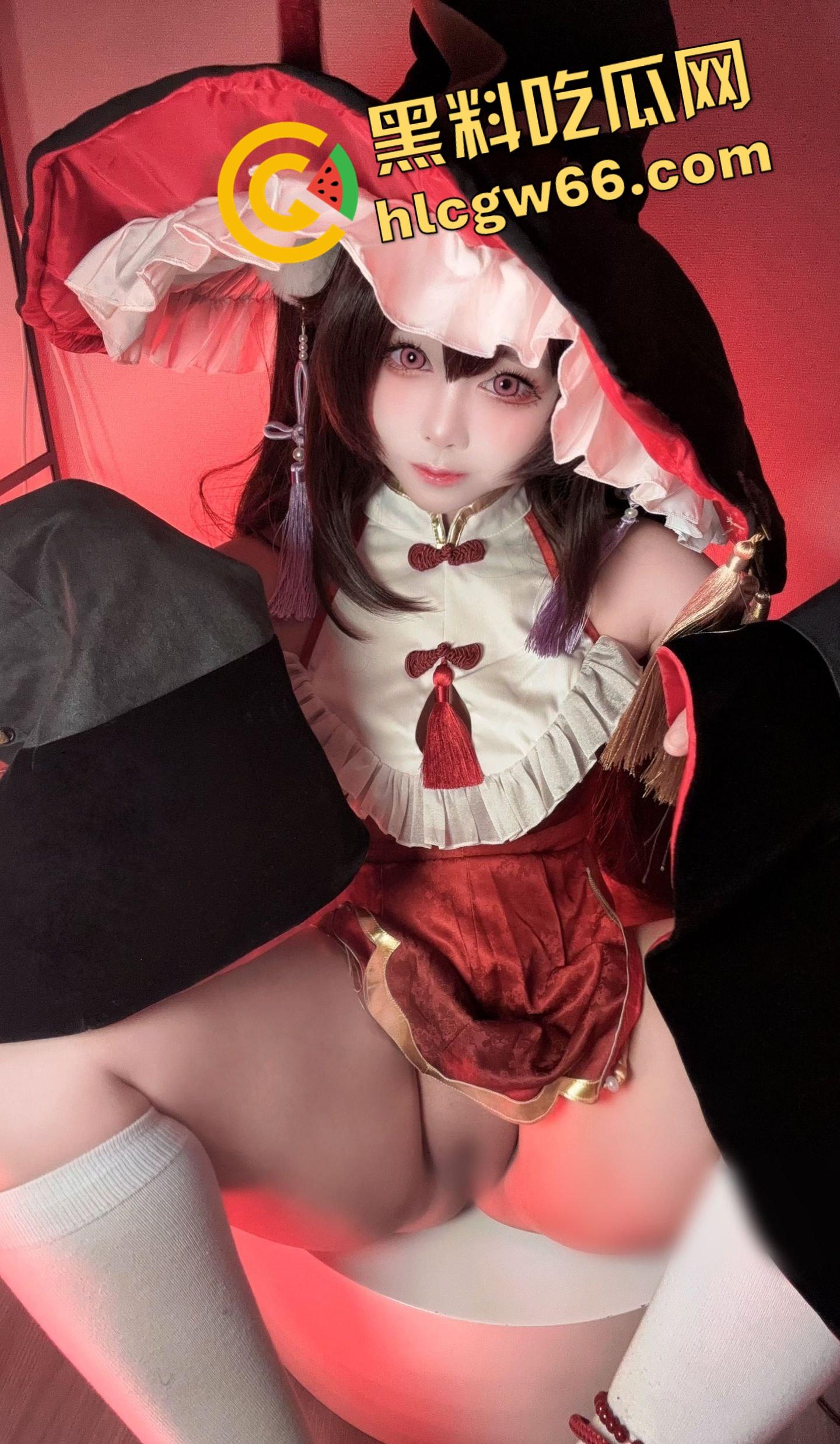 广州漫展COS圈疯批妹子，掰腿窗边榨精，操几下就射，事后还掰逼录像看精液流出来！-9