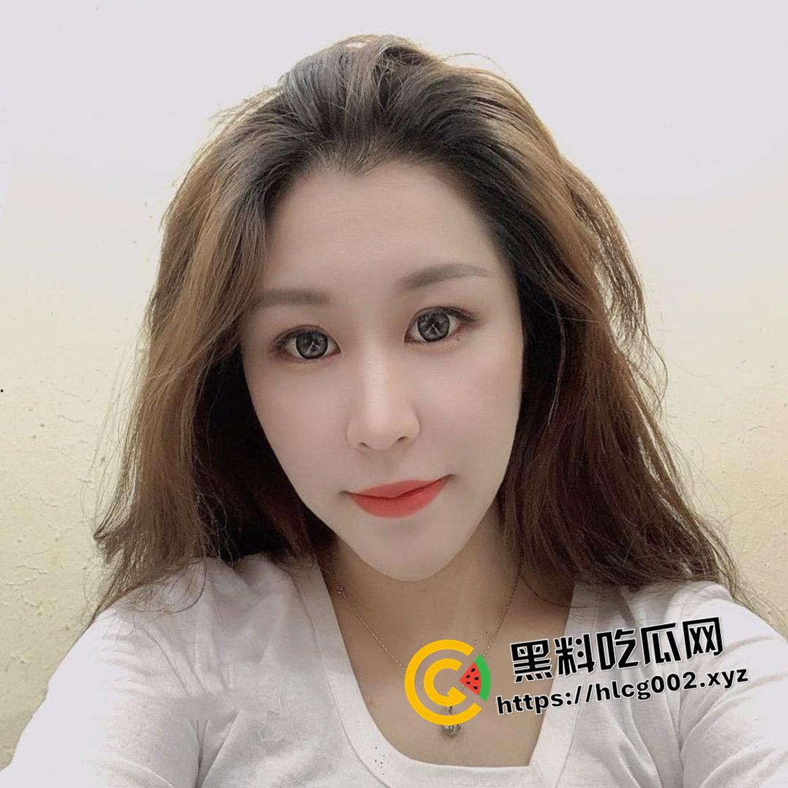 江苏党员少妇被领导潜规则 媚眼如丝的风骚少妇 两颗蛋蛋一起吸 这谁顶得住-2