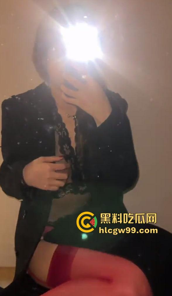 邻家人妻『赵爱萍』被调教成主人的母狗，3分钟绿帽老公玩腻了，被操得浪叫快喷了还给儿子打电话！-3