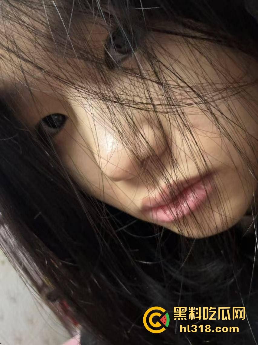 泉州职业学院乖巧学妹【陈爱婷】网调视频被渣男外泄 ，逼脸同框高清自拍，纯情少女沦为黄网贴吧红人！-1