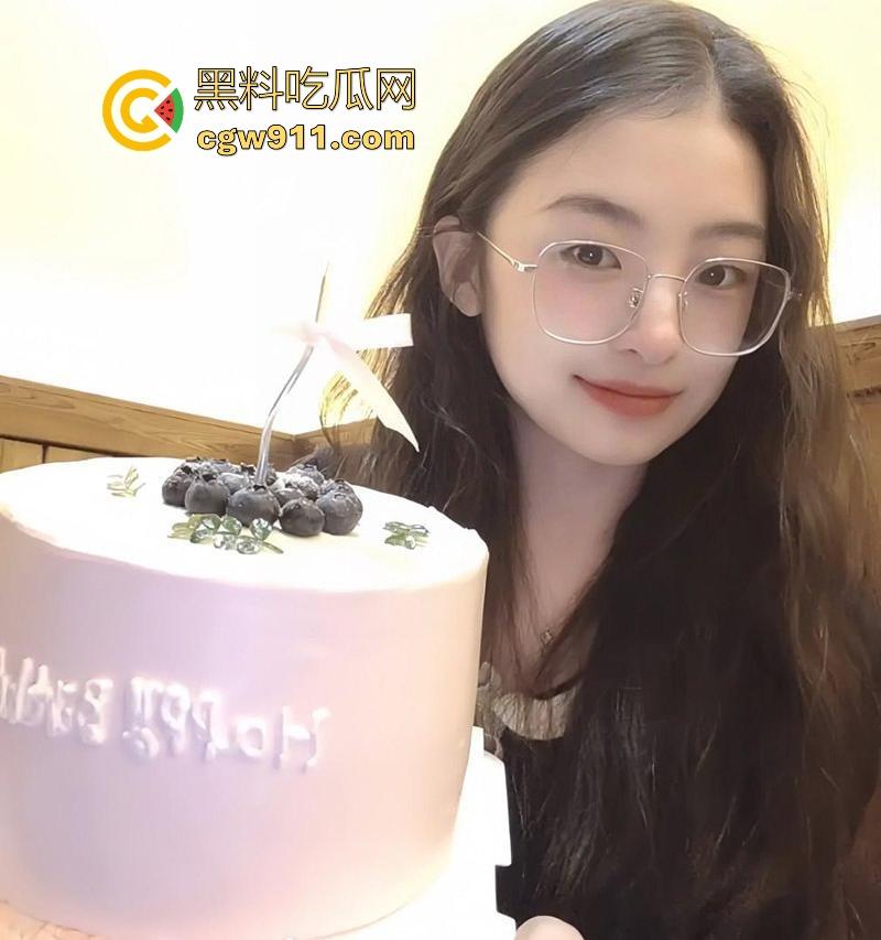 瓜友爆料！吉林极品反差眼睛婊【王丽欣】性爱视频曝光，黑丝美腿肛塞调教，女上骑乘无套后入极其淫荡！-1