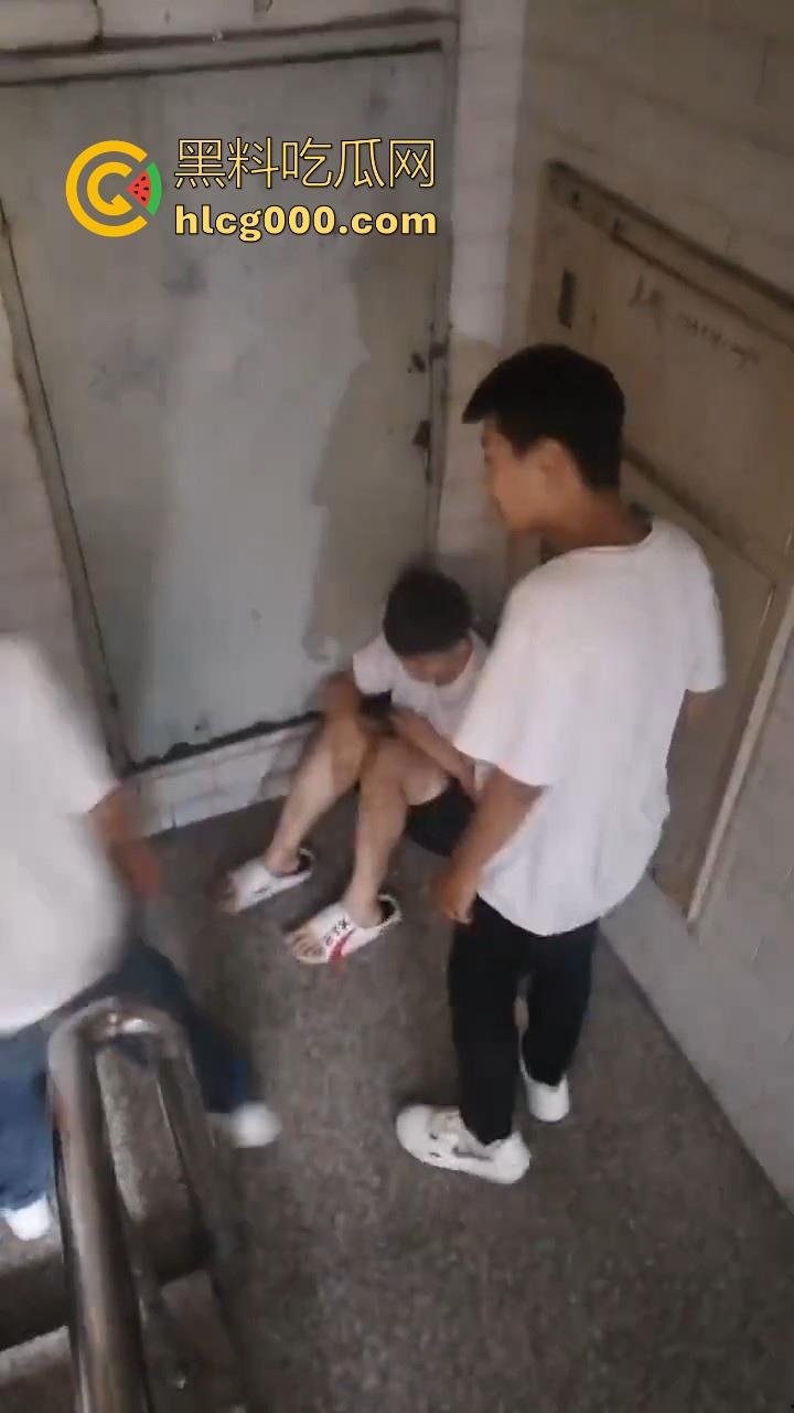 黑龙江绥化市三中，一未成年学生因没有带说好的烟，被多名同学多次霸凌，就敢欺负老实人是吧！-6