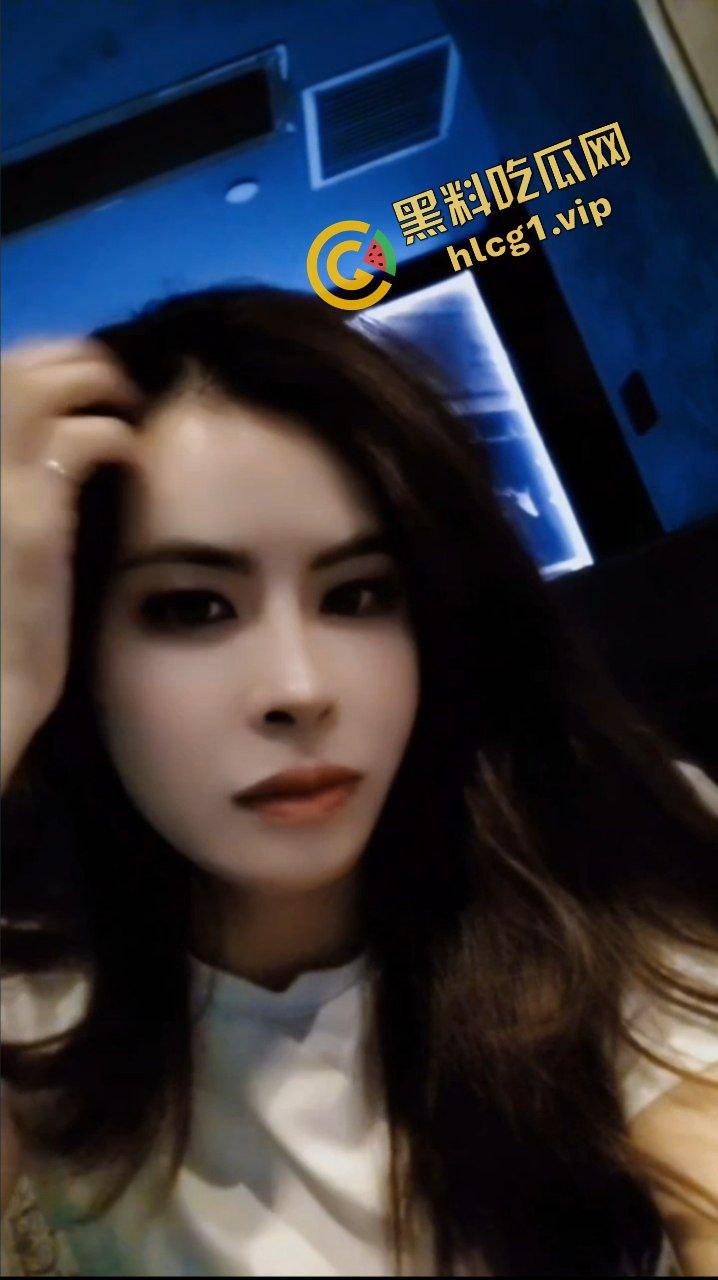 沈阳反差公交车母狗『曾慧敏』四处约炮 口交骚舞 对镜后入 性爱泄密！-1