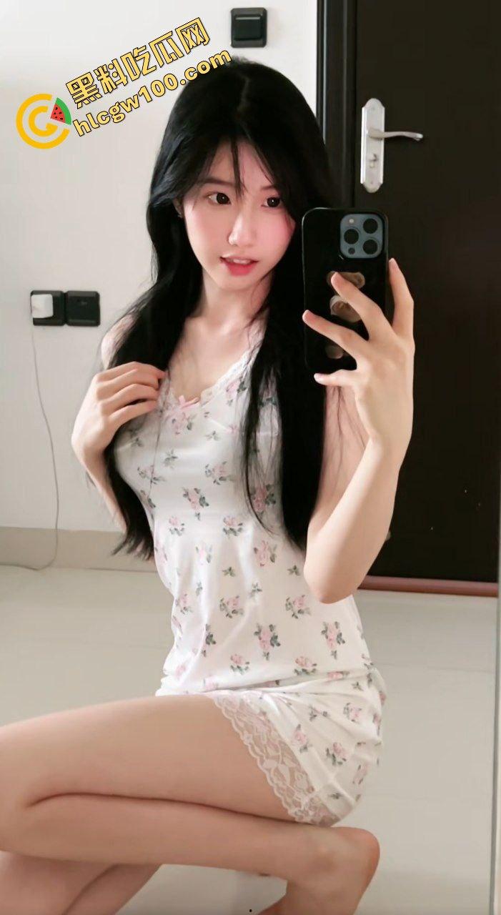 福建莆田反差婊骚鸡粉逼炮友『杨颖妮』日常记录爆操母狗 淫荡做爱舔逼遭泄密!原创独家流出!-1