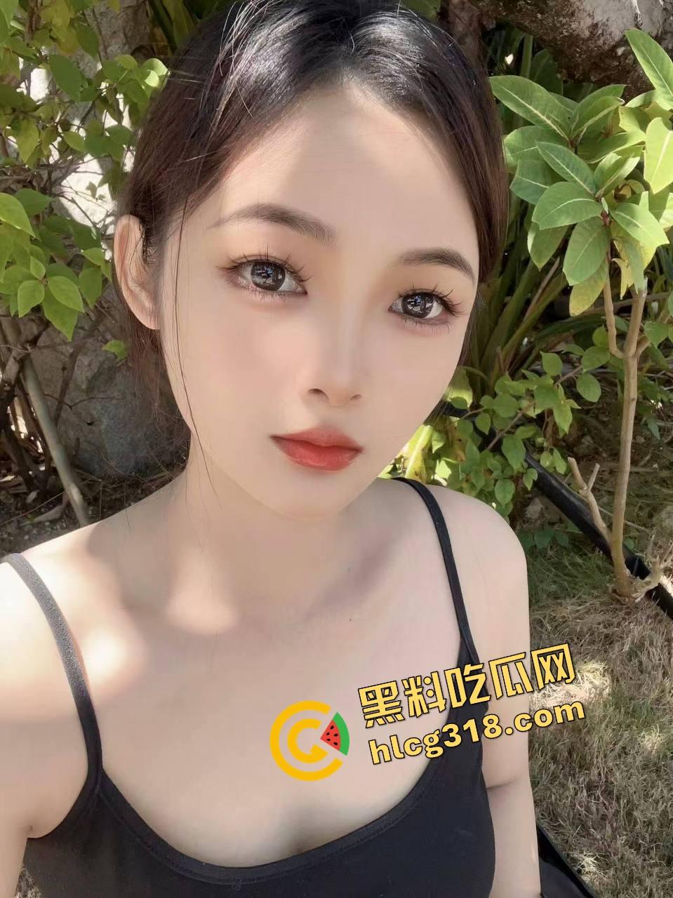 母女花共侍一夫，丈母娘淫水直流等内射，女儿帮舔收尾助兴，母女两舔着精液全家肉体合一！-2