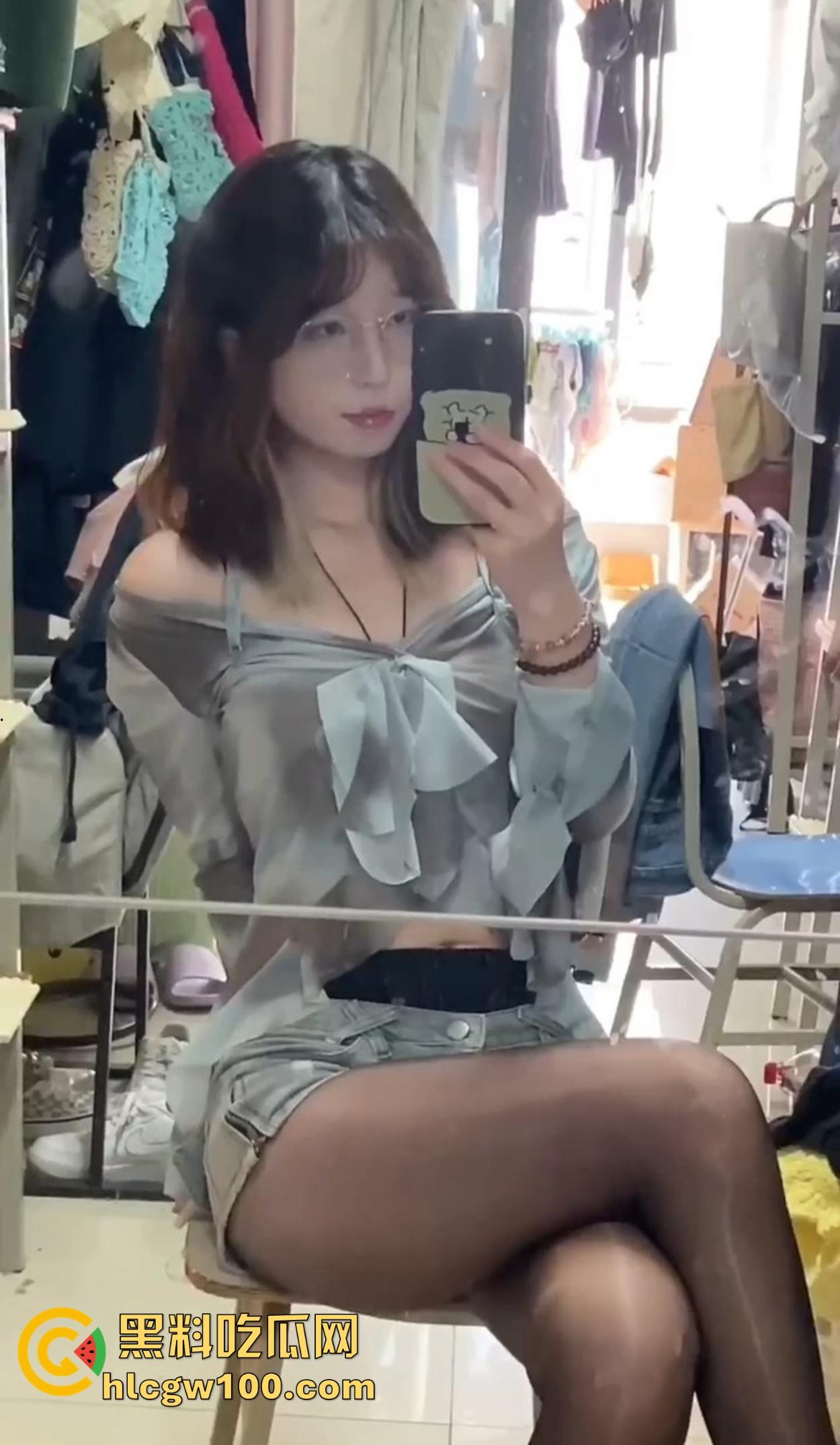 福建大学骚逼【黄美琳】宿舍玩盯射，好好的书不读天天卖榨精素材，有人说她能盯到爽，我是真不懂这爽点在哪？-6