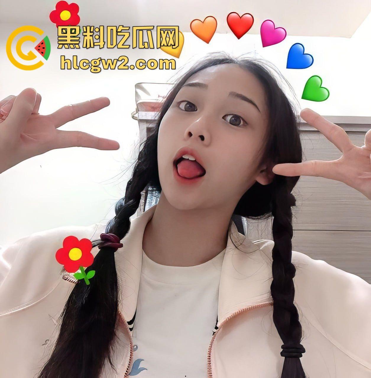 台州艺校学生【吕笑笑】重金定制私密视频曝光!居家裸体油笔自慰,刺激场面让人直呼过瘾!-3