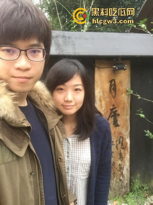 云盘泄密清纯女友性爱日常曝光  外表无害内心骚到飞起，下面插一根嘴里还塞一根！-1