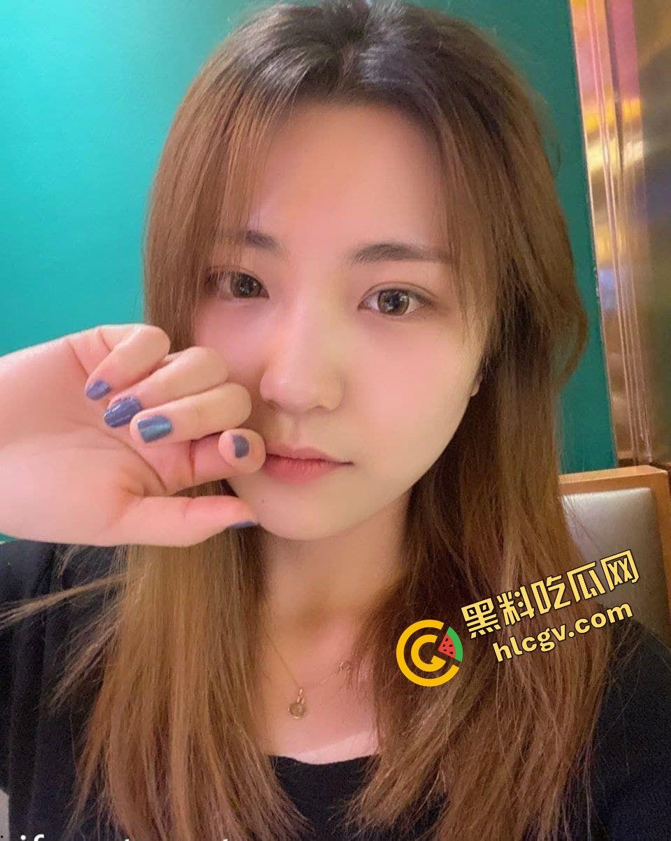 瓜友独家投稿曝光！海南酒店前台小姐『徐华』为顾客提供特殊服务 狂舔肉棒 被操到岔气！-1