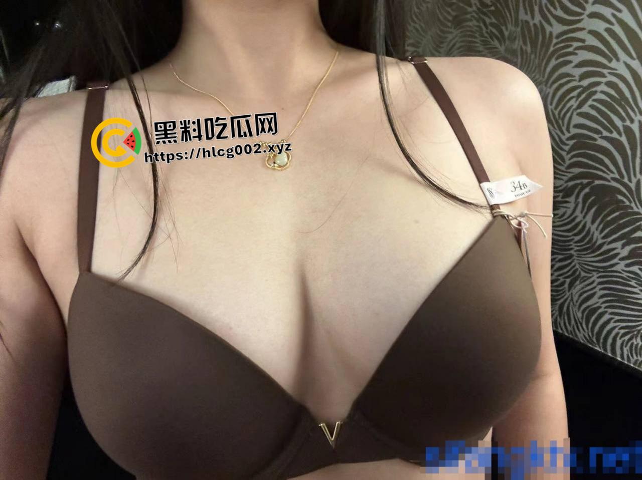 杭州外国语学院巨乳美女校花被包养 叫上好兄弟一起干  给好兄弟干到痿了都 现场淫荡画面流出-3