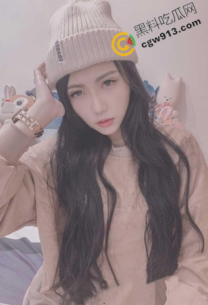 火爆全网！台湾高颜质美眉与金主1V1变态裸聊大公开，辣眼画面直逼极限！-5