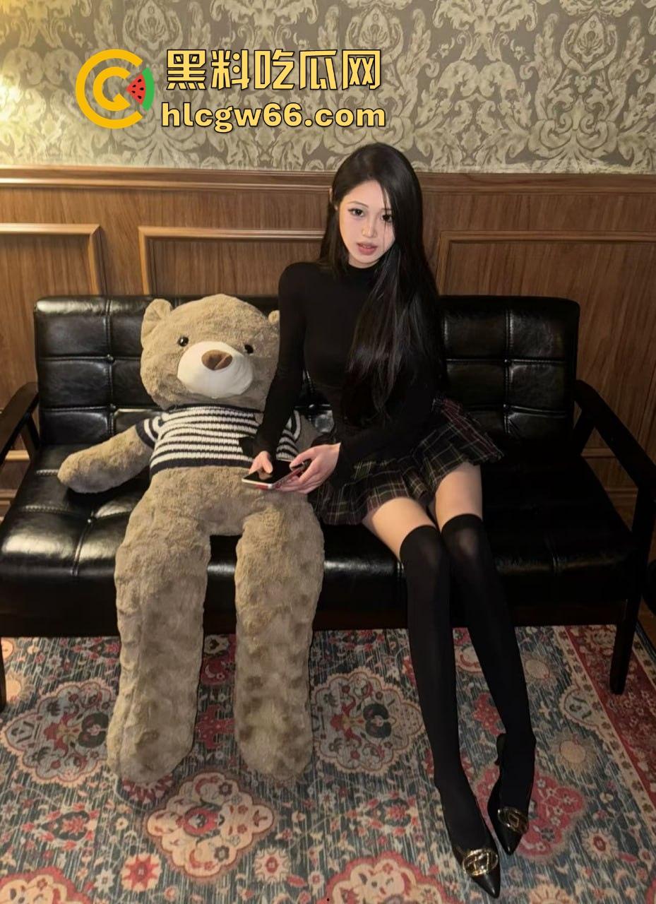 币圈KOL济州岛野外发情现场曝光，当众掏屌喂人吃，吓懵思密达游客，进酒店黑丝爆操不当人！-3