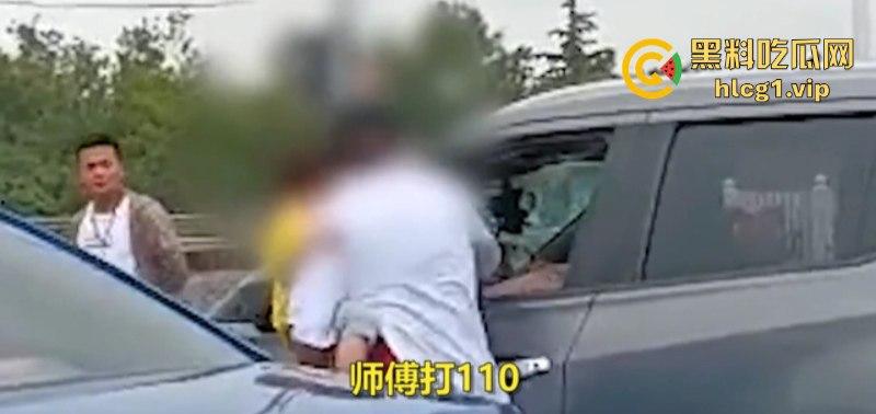 山东又又又上分了！宝妈追尾抱着孩子拿小刀刺前车司机！-2