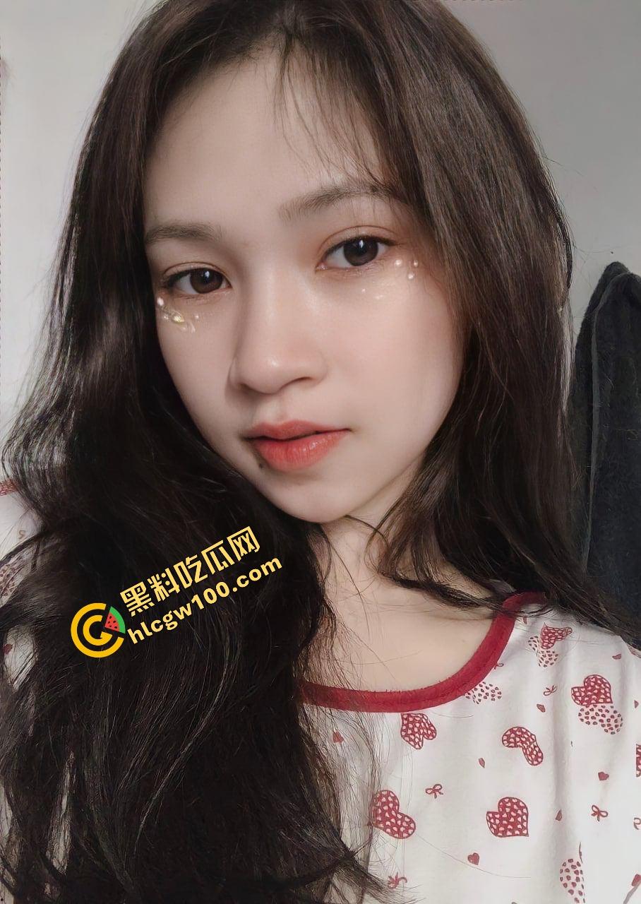 新加坡极品大雷反差婊留学生【匡玉冰】与洋屌男友浴缸激情做爱，浴缸淫荡激情后入猛怼！-1