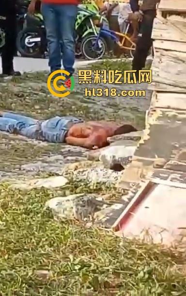 哥伦比亚双重谋杀案，疑似帮派报复，枪手杀害了不不尽兴，还要在死者头部猛踹几脚才愤愤离去，国外真乱！-5