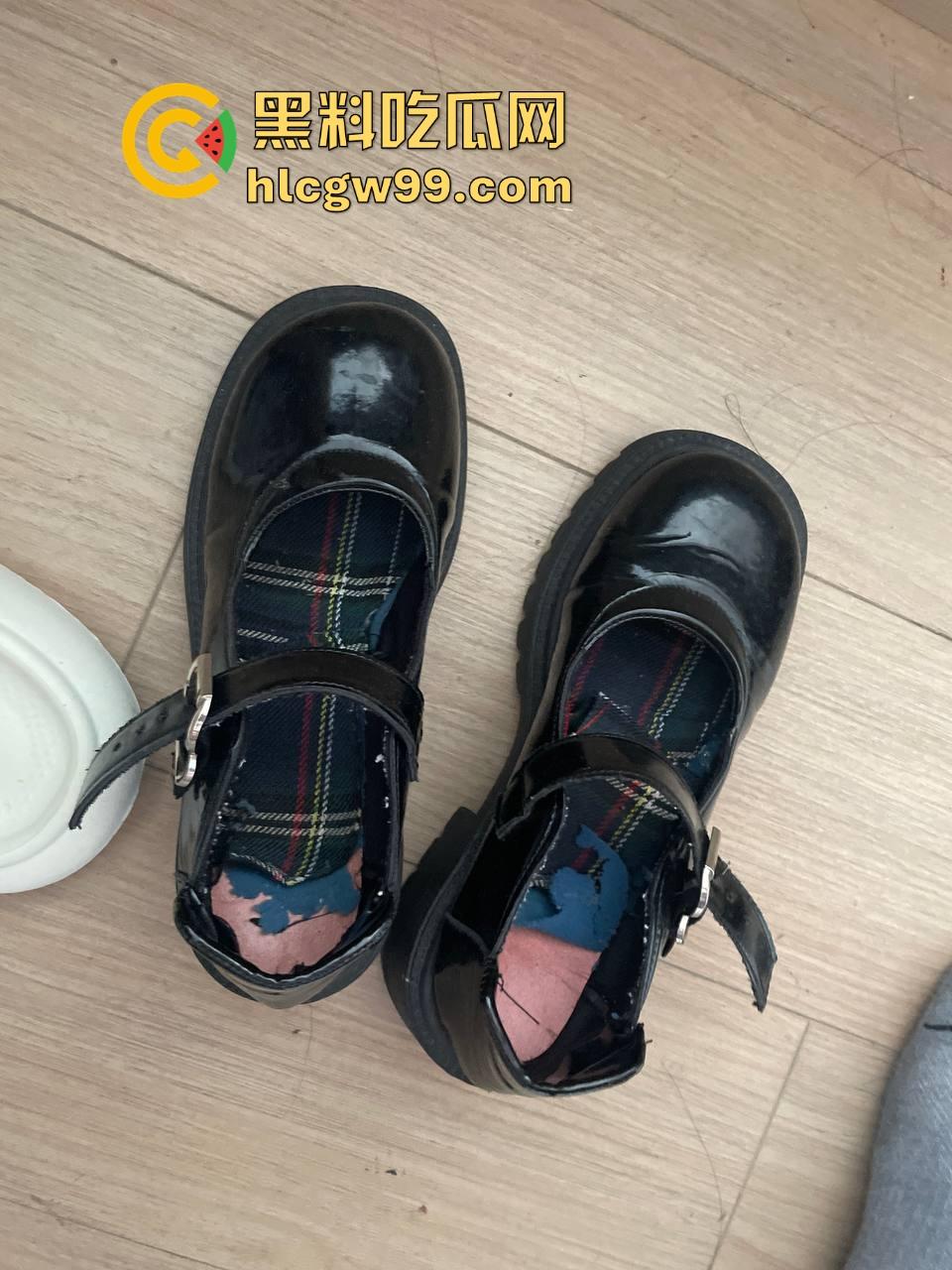 南京艺术学院23届骚母狗【孟青予】与男友交往一年却脚踏三船，微信撩遍全校，还勾搭校外五十岁老头！-13