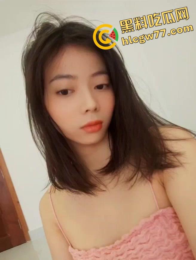 你在看PPT她在吃棒子，东南亚小留学生【孙雨敏】反差成精，天天跪着叫爸爸求内射-1