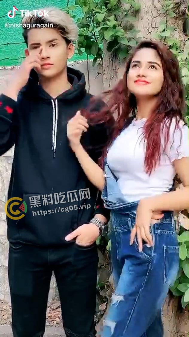 印度淫娃!Tiktok INS 印度网红 【妮莎】【NishGuragain】和男朋友性爱自拍流出 咖喱味的极品美女-13