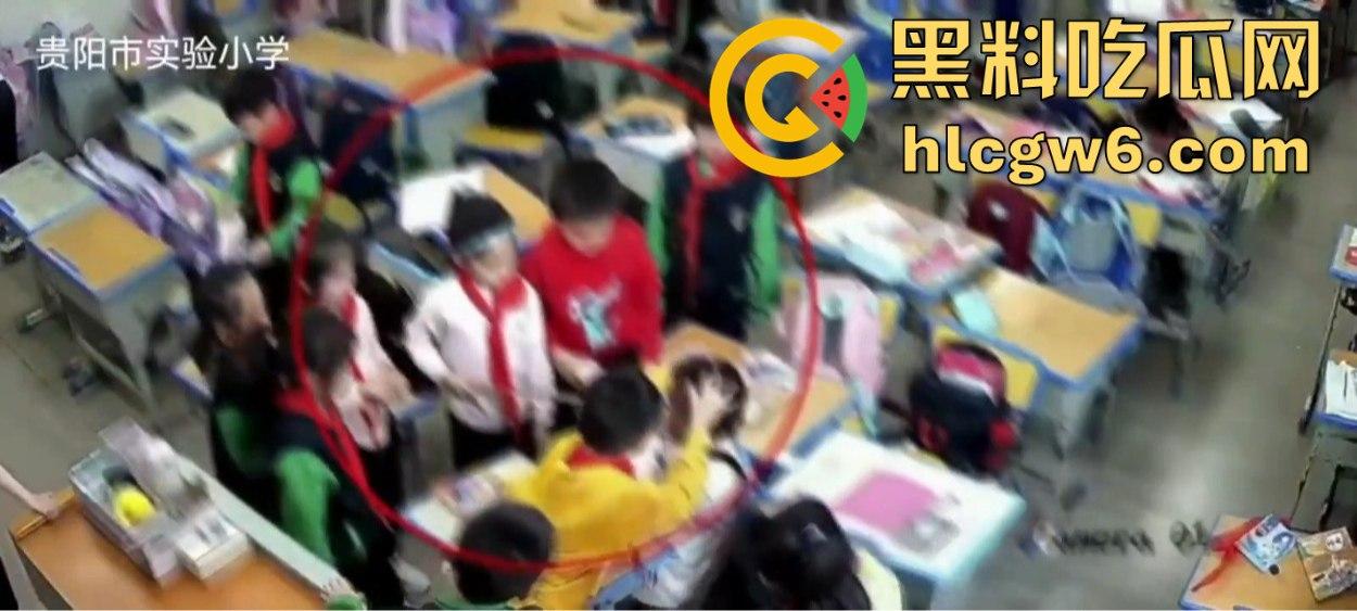 KTV骚操作 唱歌还能摸奶摸着奶才能找到调？后面鸡巴蛋糕舌尖舔诱，舌尖诱惑舔湿蛋糕，这群人玩得太野了！-10