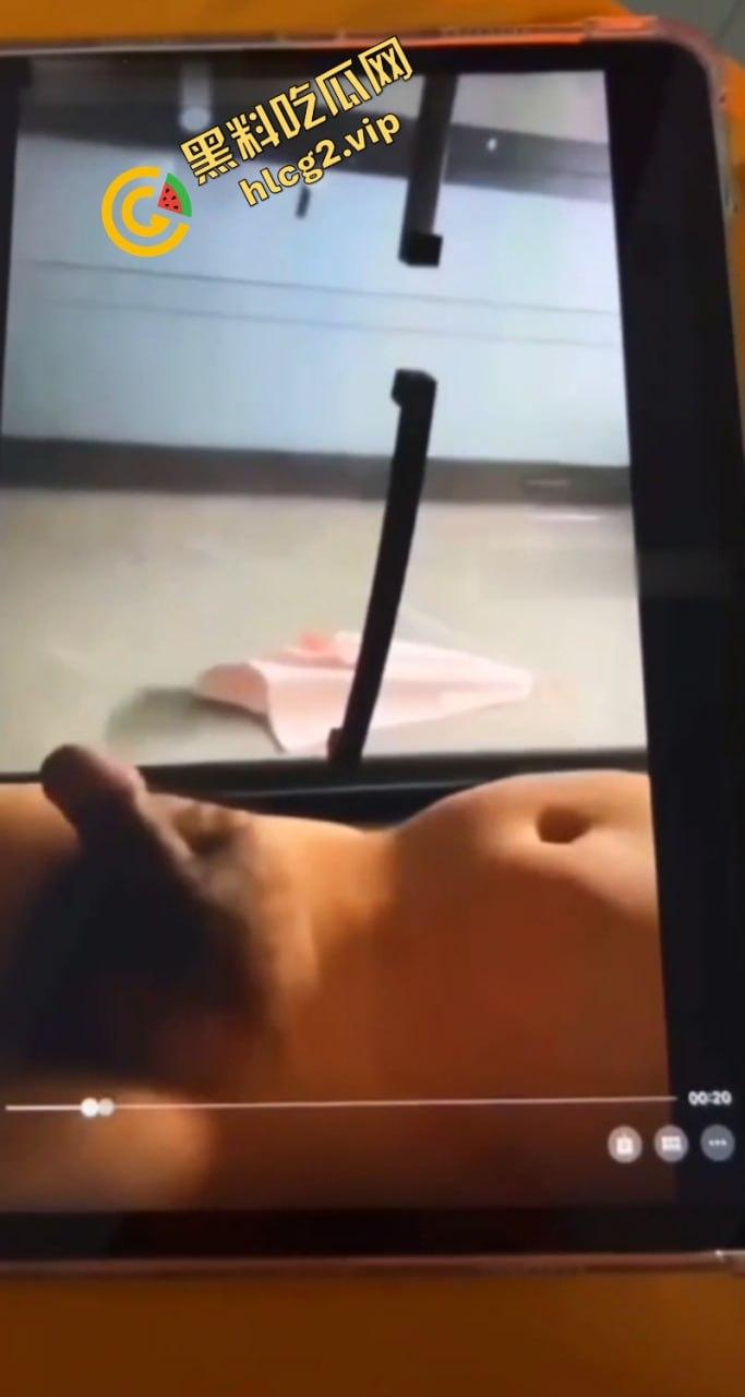 老瓜新吃！小杨哥爸爸深夜聊骚露鸡巴 视频误发业主群 网友直呼辣眼睛-8