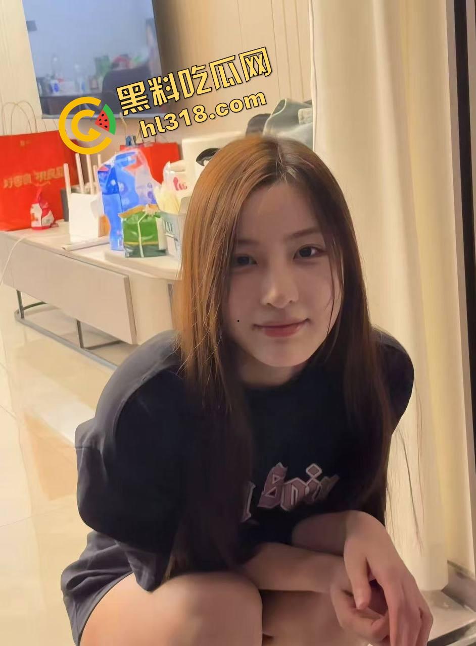 今晚不睡觉，骚女叠罗汉开火车轮流被爆，刚射完一个又跳下一个屁股直接顶上马，鸡巴都被榨冒烟！-2