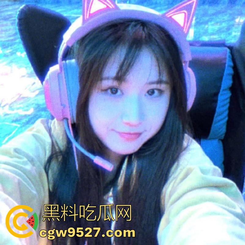 鲁东大学长腿御姐【苏佳玉】，颜值清纯可爱，但身材却高挑性感，穿上诱人黑丝真是没谁了！-5