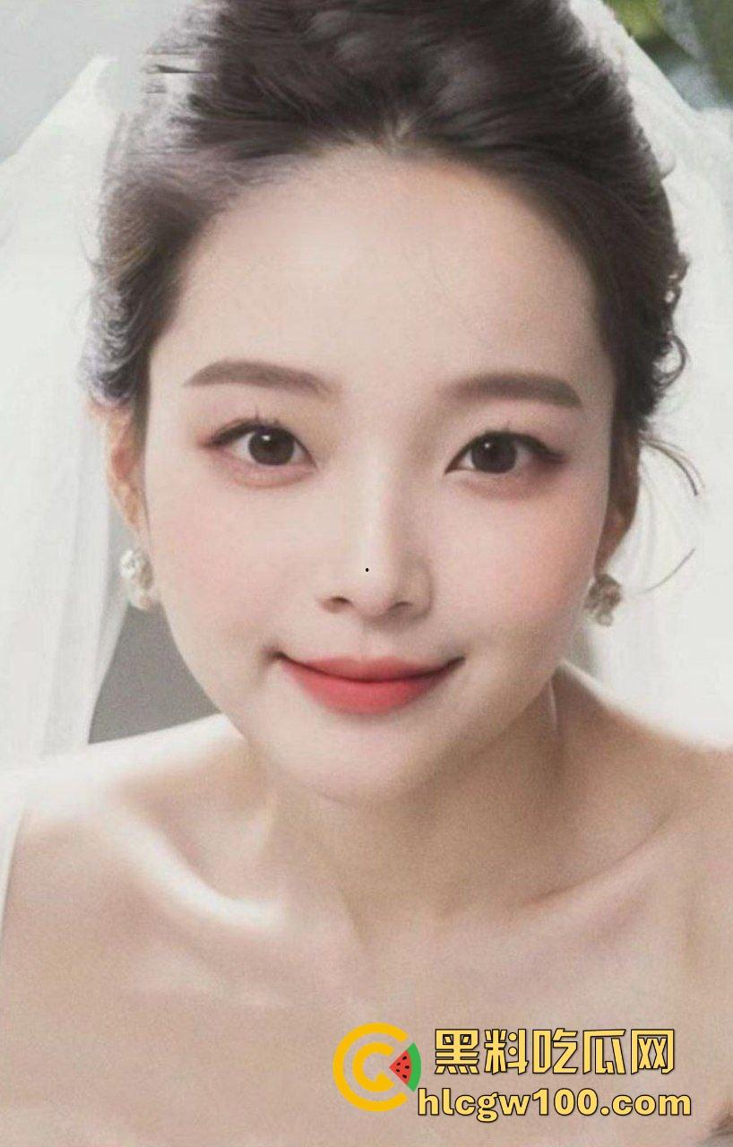 武汉骚货【高洁】已婚前女友变炮友，平时清高床上浪叫，肥穴水多舔鸡巴嗷嗷浪，嫌老公没情趣不够爽！-1