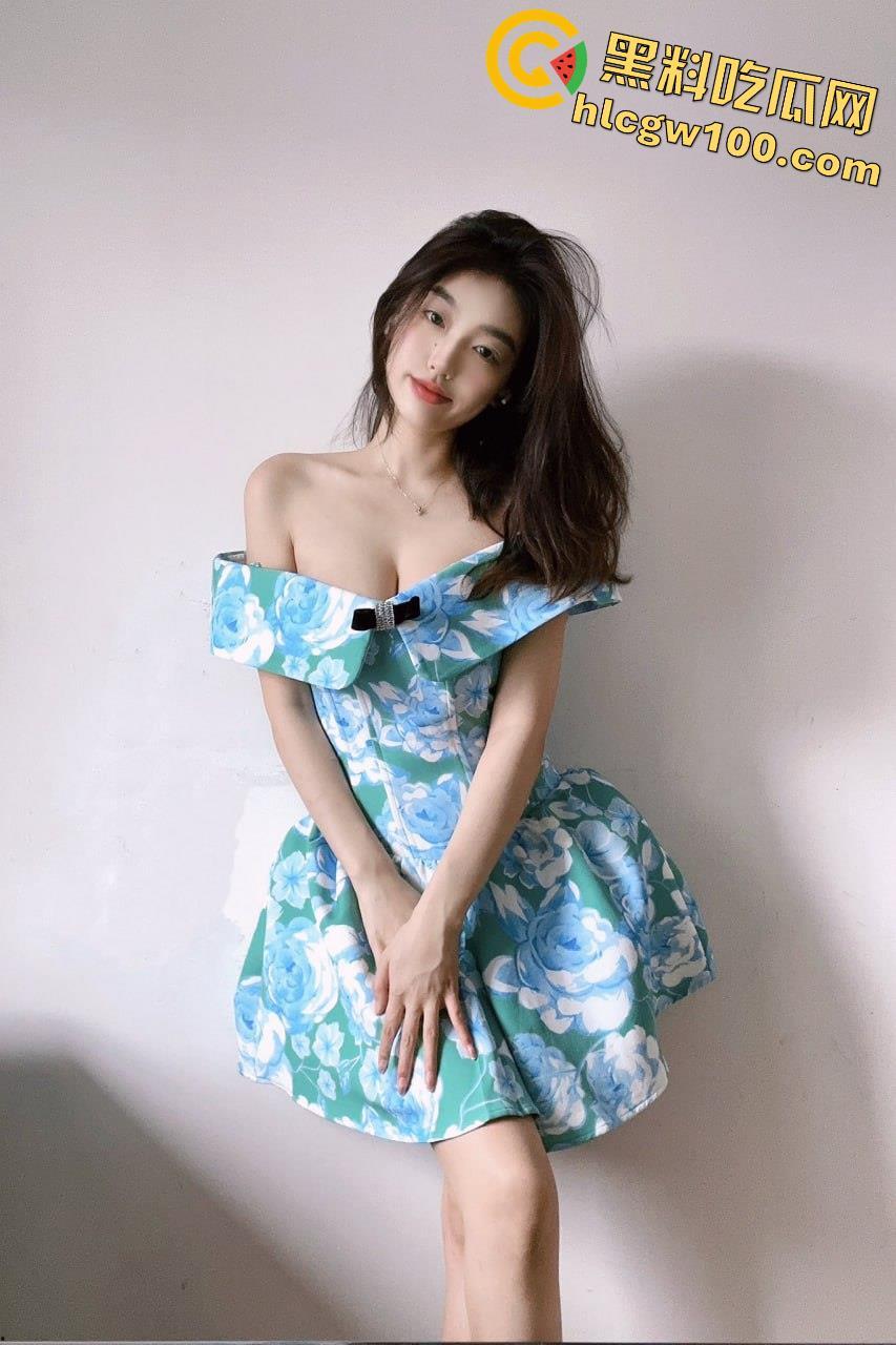 极品骚母狗抖音4.8W粉丝【Aying】与男友性爱视频泄密，爆口深喉，打桩机激情后入，巨乳娇颤-5