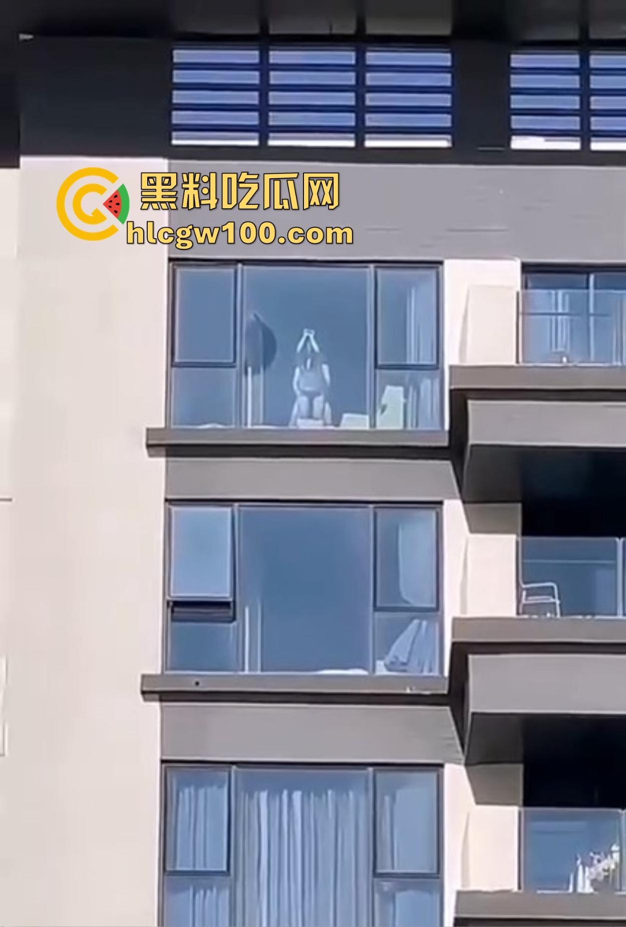 杭州不雅之窗全程记录 邻居奶子贴窗打炮撞击啪啪作响 mate70非凡大师拍得4K清晰 真是遥遥领先！-8