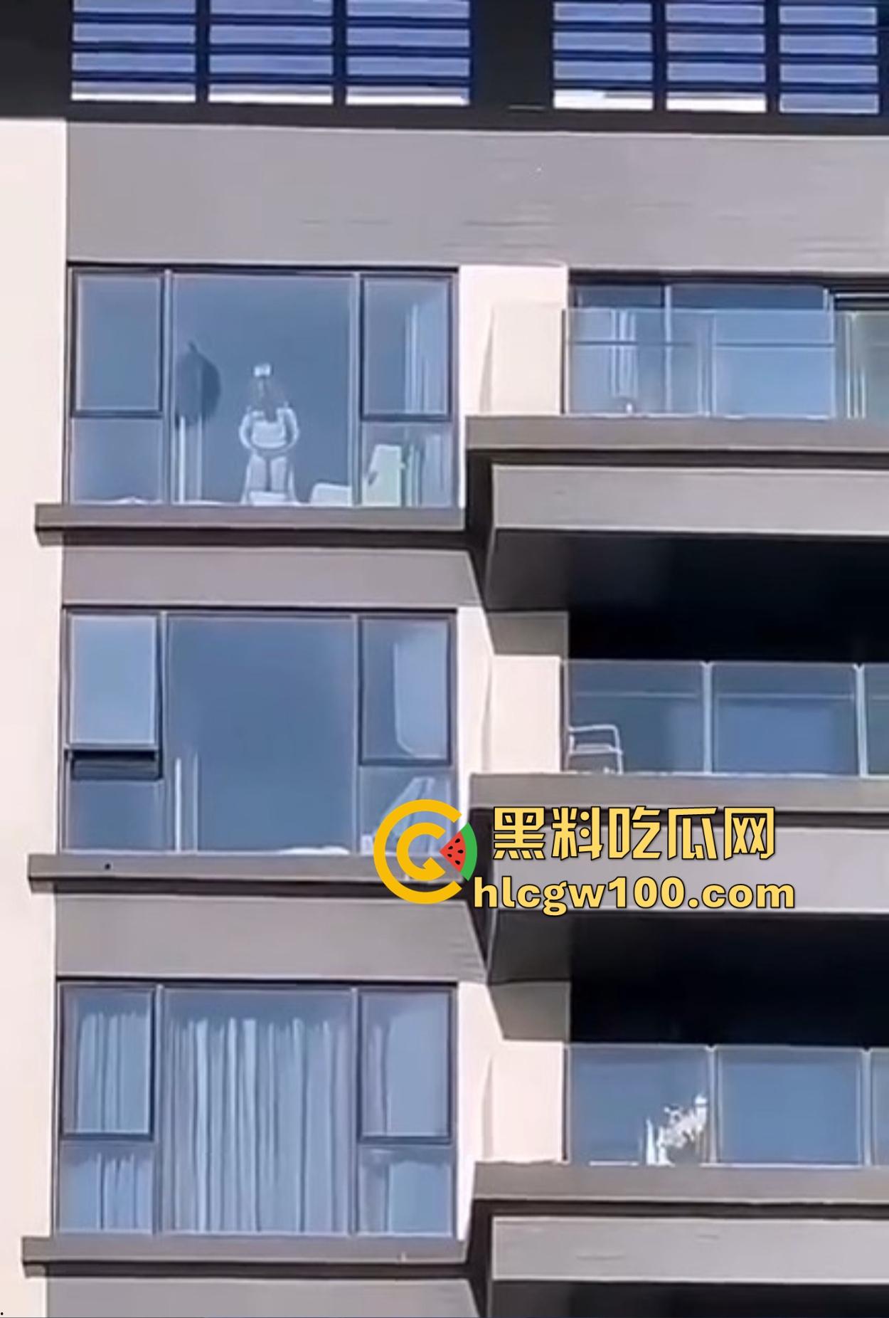 杭州不雅之窗全程记录 邻居奶子贴窗打炮撞击啪啪作响 mate70非凡大师拍得4K清晰 真是遥遥领先！-10