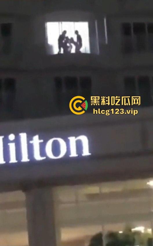 兄弟双飞皮影戏？希尔顿VIP才能看到的画面，有钱人果然懂得玩花样！-1