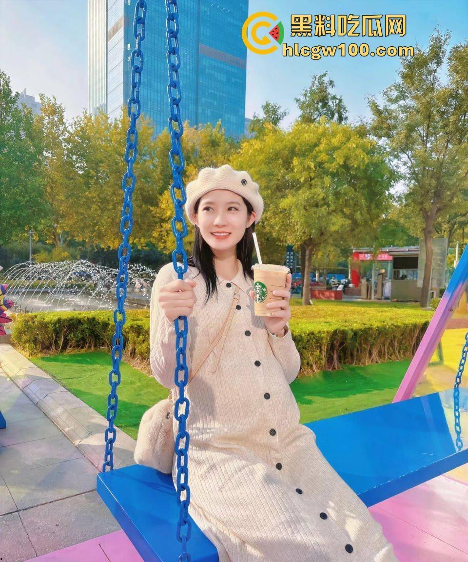 小红书【露露呀】怀孕前骚浪视频流出，镜头前全是骚货操作，老公看了怕是得怀疑人生，这系列小红书永远见不到！-1