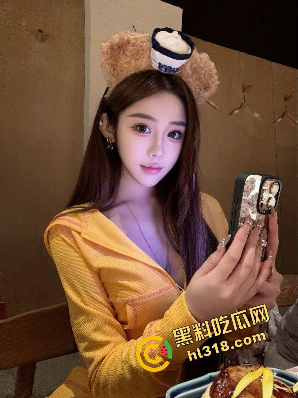 带小区的人妻野战商场地下室，边后入边提心吊胆，裤子还没穿好被物业围堵，差点被抓了个正着！-1