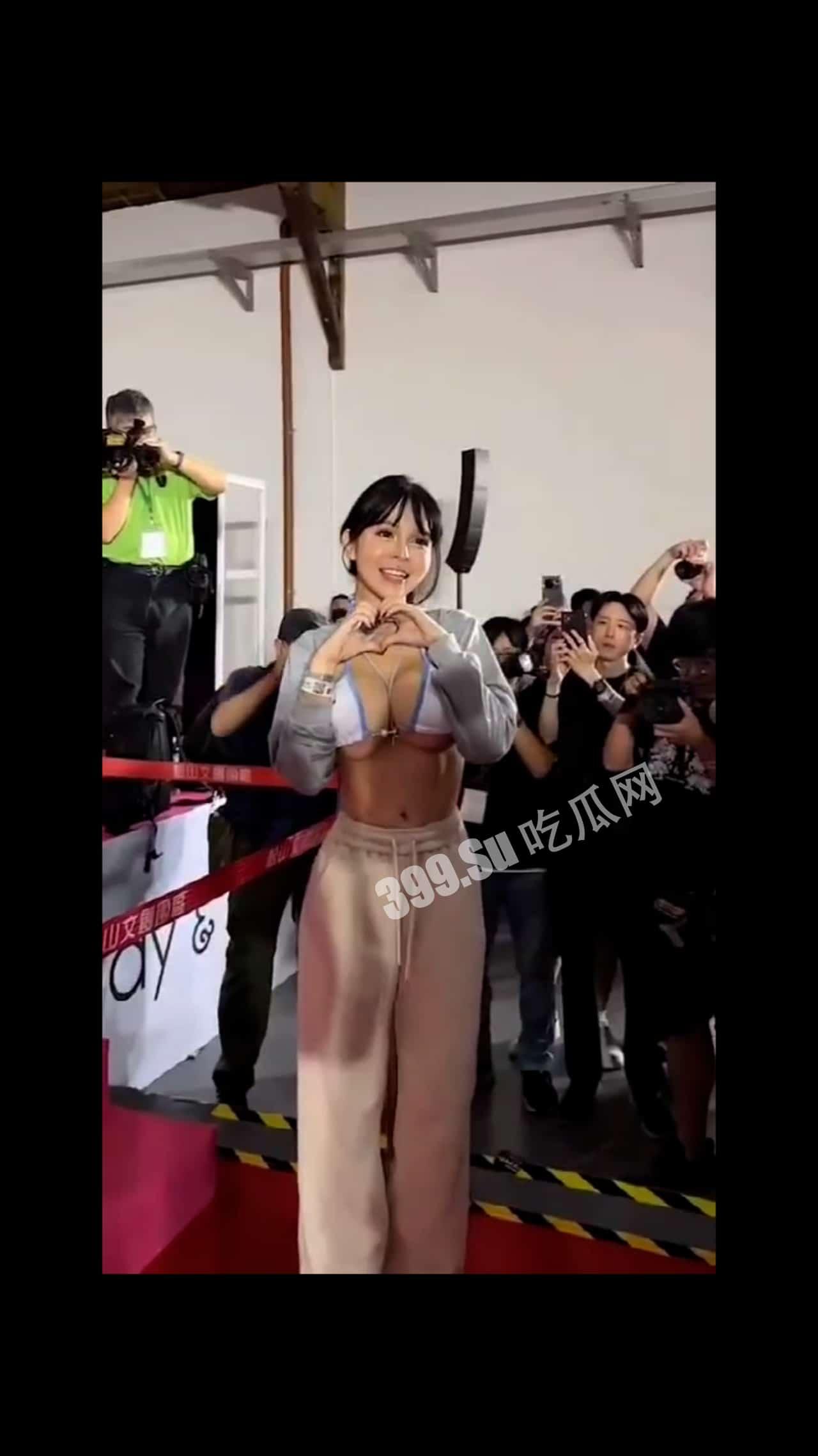 漫展的福利姬们  都是父母的骄傲-5