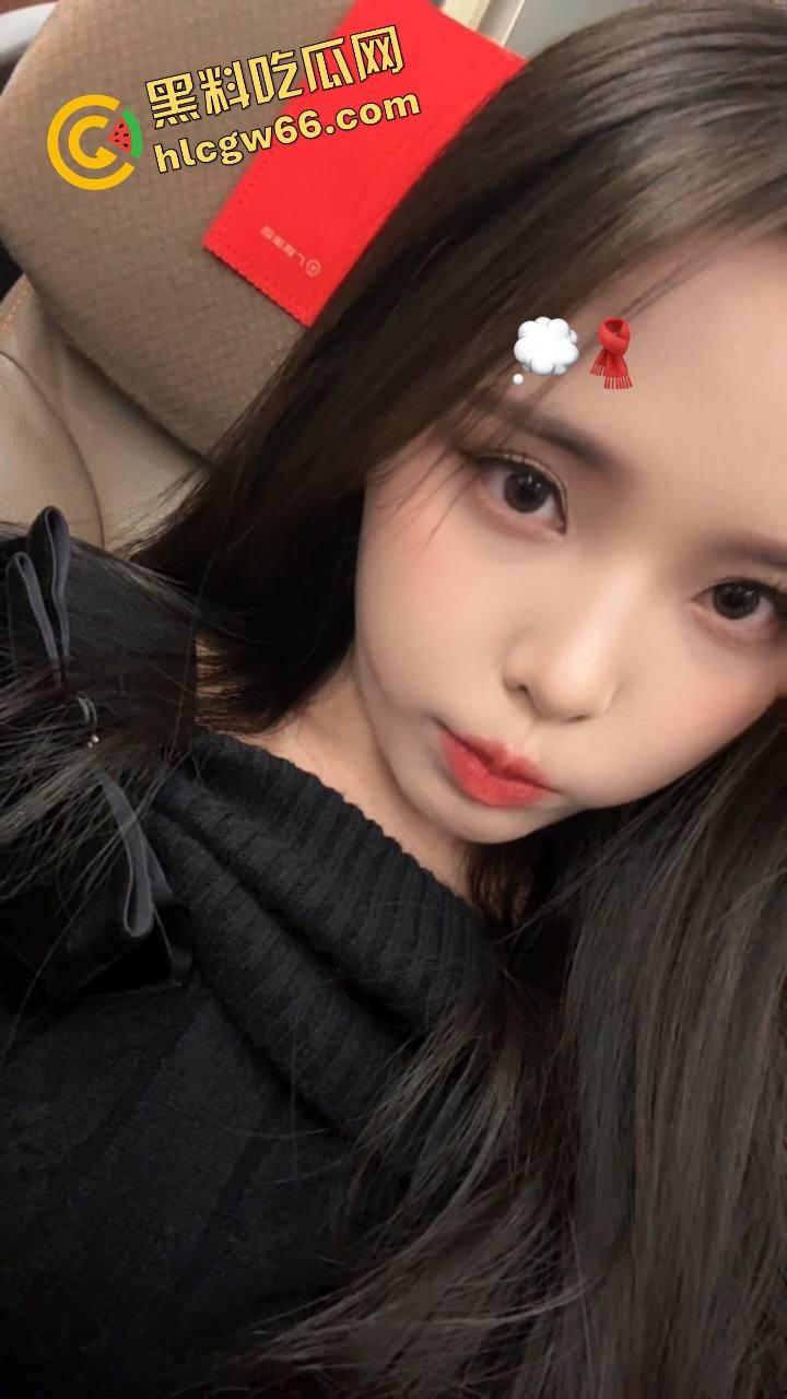 长沙肉感骚货【婉婉】身穿情趣衣撅逼给金主摆拍，假屌爆插嫩穴插到松弛，呻吟骚到让人原地射！-1