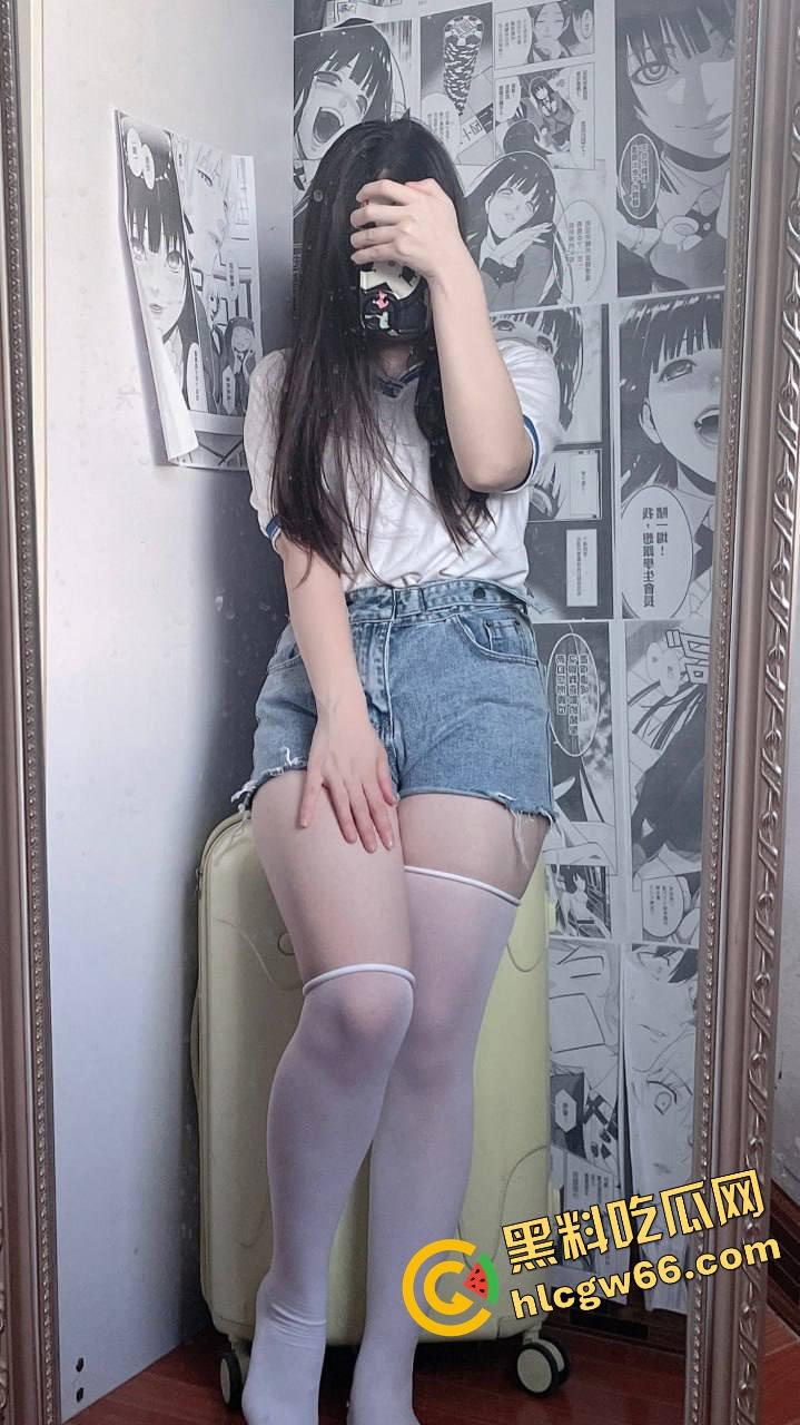 长沙肉感骚货【婉婉】身穿情趣衣撅逼给金主摆拍，假屌爆插嫩穴插到松弛，呻吟骚到让人原地射！-8