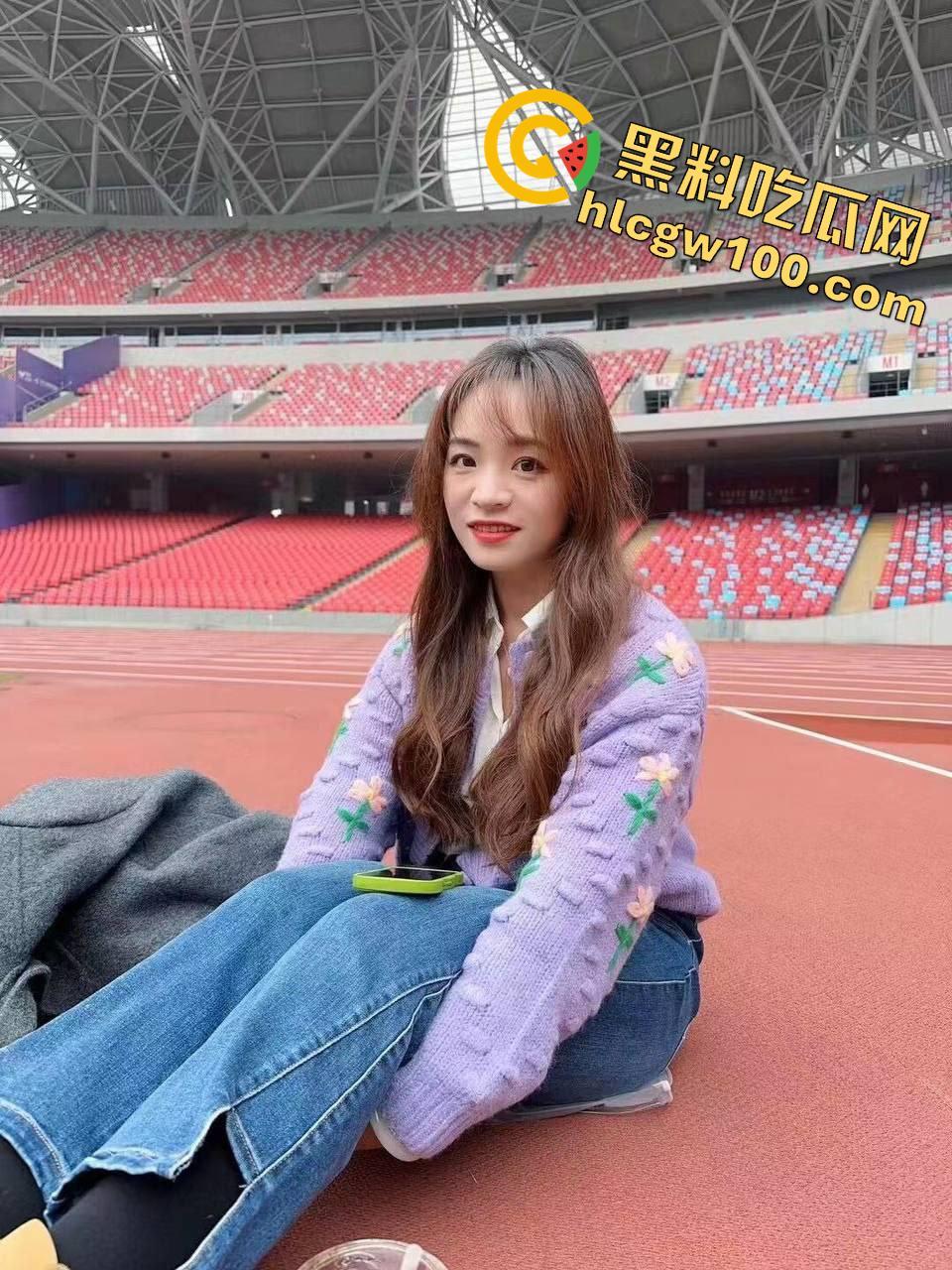 杭州工商大奶银行职员【王雅敏】，为求上位主动给领导当狗，被调的夸夸扇自己耳巴子-6