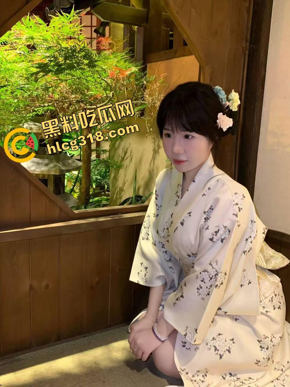 少妇大战硬不起来的弹力牛子，全程像在玩充气面条，玩了一整晚愣是没插进去，橡胶果实附体也太离谱了！-1