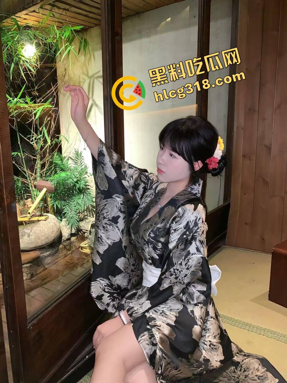 少妇大战硬不起来的弹力牛子，全程像在玩充气面条，玩了一整晚愣是没插进去，橡胶果实附体也太离谱了！-2