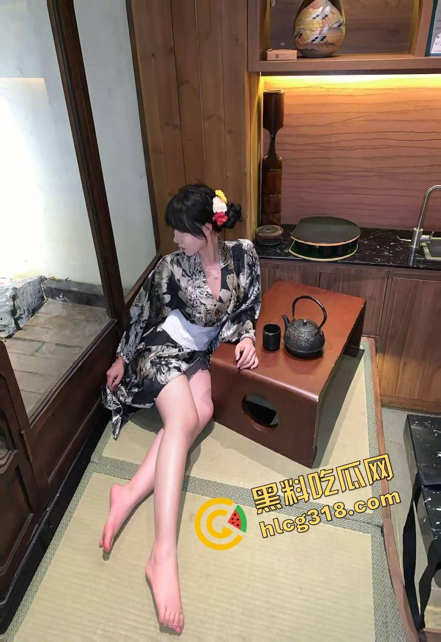 少妇大战硬不起来的弹力牛子，全程像在玩充气面条，玩了一整晚愣是没插进去，橡胶果实附体也太离谱了！-4