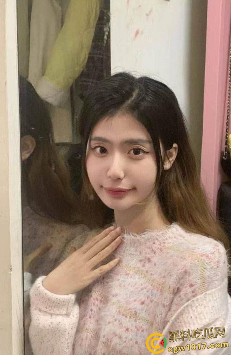 江苏师范大学女神【丁晓眠】，清纯白月光被渣男爆操嫩逼，大屌直捅后入，跪吞大屌后入喷汁！-2