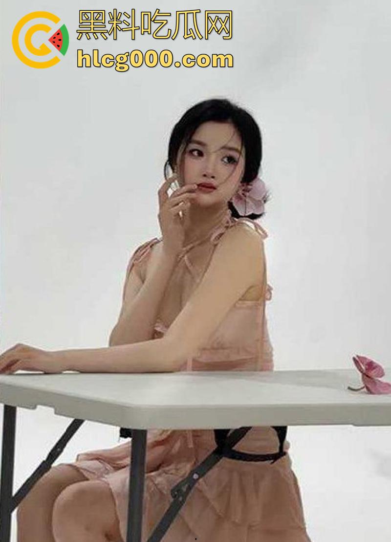 北京城市学院【王晗】，高颜值反差母狗，平常高高在上女神，私下却骚的一批，与宝马男友性爱视频曝光！-5